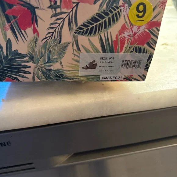 NWT Tommy Bahama Women's Wedge Sandals size 9 - Picture 3 of 3